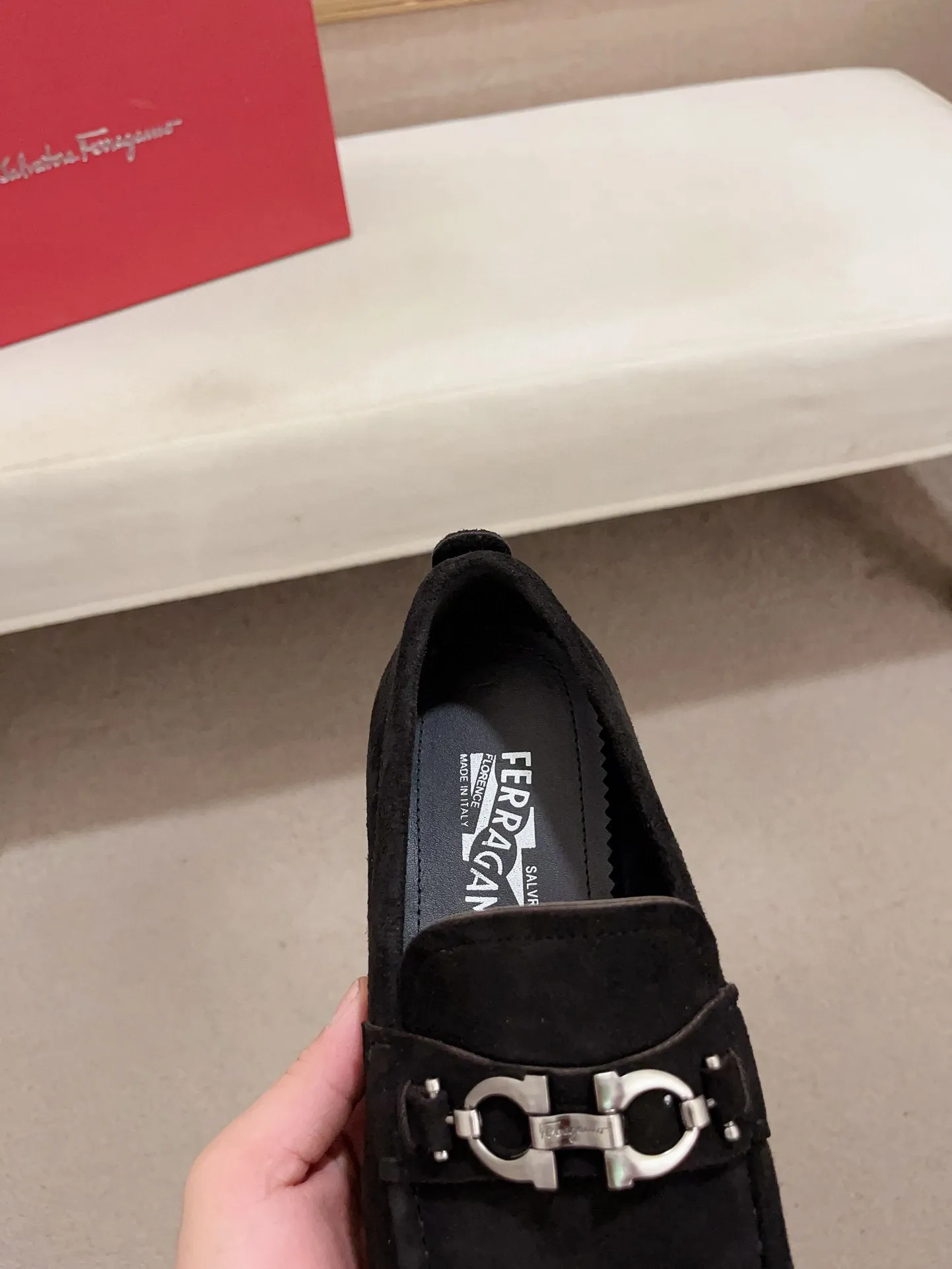 Men's shoes💰: 560💰 High version Ferragamo quality! 🆕🆕Exclusive hot-selling products in stock🔥🔥New products on the shelves, high-quality shoes, high-end driving shoes, with complete packaging! 💪 💪 Material: imported patented cowhide 🐂 + imported high-quality water-dyed cowhide lining + wear-resistant outsole 👍🏻👍🏻 Features: high-end and comfortable, purely handmade 🚀 🚀 Create the perfect shoes that suit you best 🔥 🔥 Size: (38-44) Can be customized 45 non-returnable!